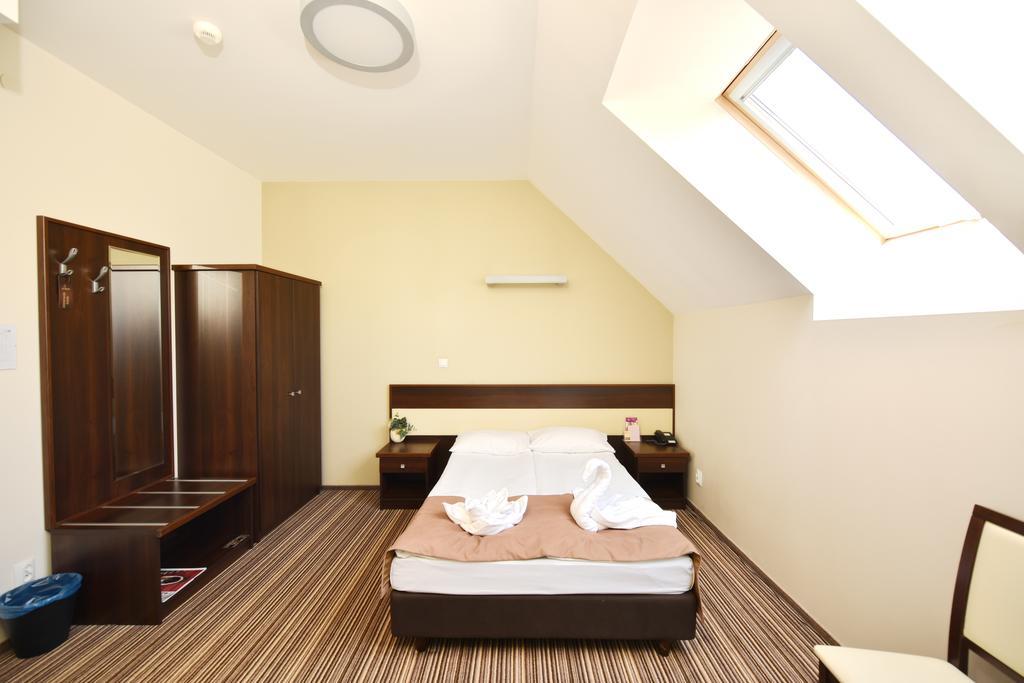 Hotel Aviator Kielce "Business Hotel Medical & Spa" Exterior photo